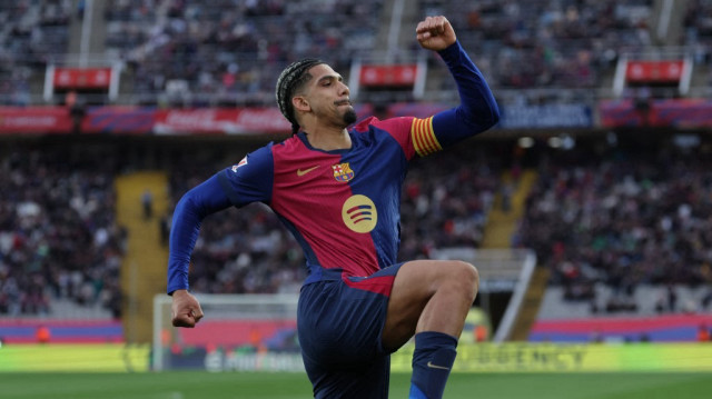 Le défenseur uruguayen du FC Barcelone, Ronald Federico Araujo da Silva, lors du match de Liga entre le FC Barcelone et la Real Sociedad au stade olympique Lluís Companys de Barcelone, le 2 mars 2025.
