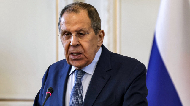 Le ministre russe des affaires étrangères, Sergei Lavrov, donne une conférence de presse conjointe avec le ministre iranien des affaires étrangères au siège du ministère des affaires étrangères à Téhéran, le 25 février 2025.