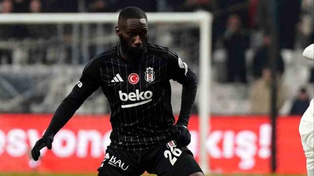 31 yaşındaki futbolcu, geride kalan 99 müsabakada 3 gol, 16 asist ile siyah-beyazlı takıma katkı sağladı.