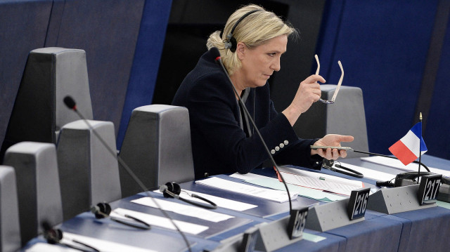 Marine Le Pen s'exprime lors d'une conférence de presse au Parlement européen de Strasbourg, le 10 juin 2015.