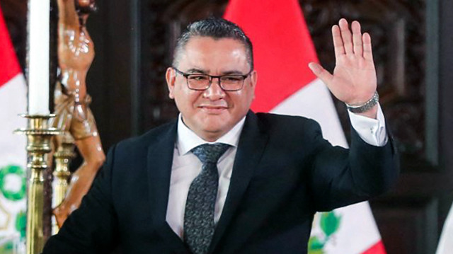 Cette photo diffusée par l'agence de presse péruvienne Andina montre Juan Jose Santivanez Antunez après sa prestation de serment en tant que ministre de l'Intérieur du Pérou à Lima, le 16 mai 2024.
