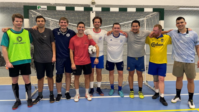 Les joueurs du FC Nanoq, un club de football groenlandais, le 7 février 2025 à Copenhague.
