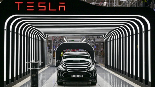 Un véhicule électrique du modèle Y est photographié lors du démarrage de la production à la Gigafactory à Gruenheide près de Berlin, dans le nord-est de l'Allemagne.