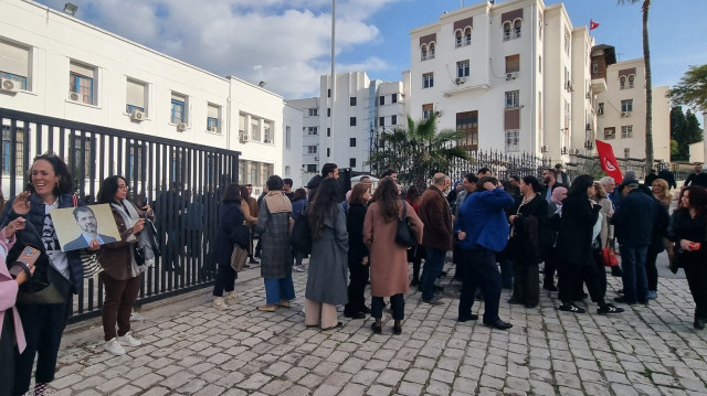 Sortie d'audience du procès de complot présumé contre la sûreté de l'Etat après 5 heures de plaidoiries des avocats, le 4 mars 2025.