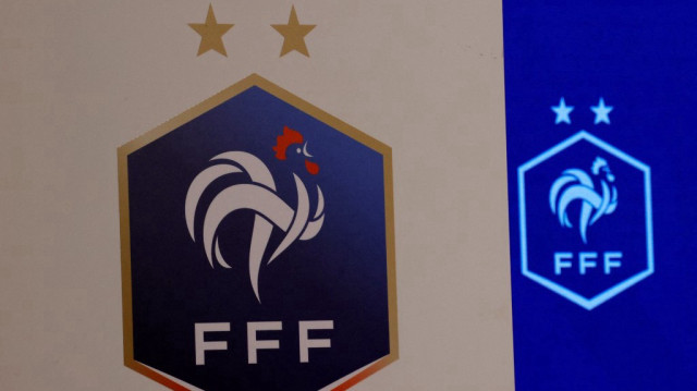 Logos de la Fédération française de football (FFF) lors d'une conférence de presse, à Paris, le 3 juin 2024.