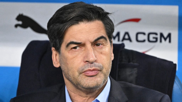 L'entraîneur portugais de Lyon, Paulo Fonseca, lors du match de football de Ligue 1 entre l'Olympique de Marseille (OM) et l'Olympique Lyonnais (OL) au Stade Vélodrome à Marseille, le 2 février 2025.