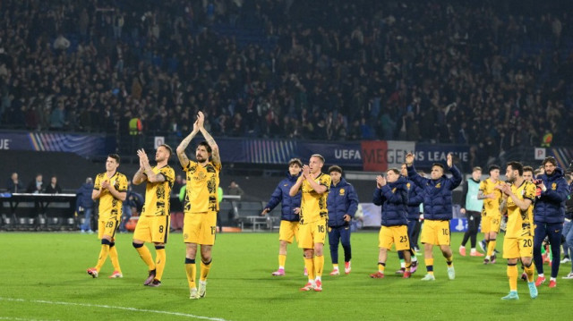 Les joueurs de l'Inter Milan après leur victoire lors du match aller des huitièmes de finale de la Ligue des champions de l'UEFA contre Feyenoord, à Rotterdam, le 5 mars 2025.