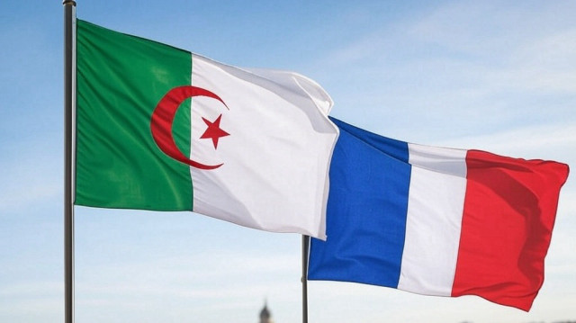 La décision d'Alger est motivée, selon la même source, par l'absence de "laissez-passer consulaire".