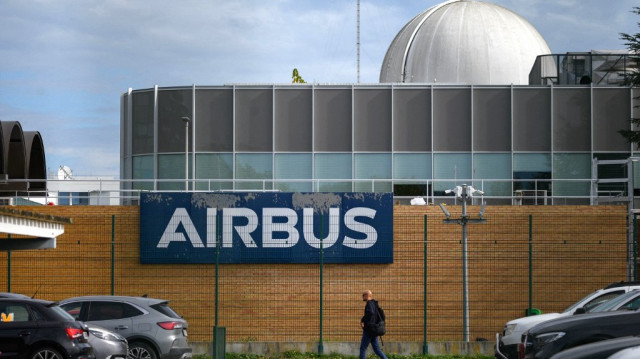 Malgré ce ralentissement, Airbus prévoit de livrer 820 avions commerciaux en 2025, après en avoir livré 766 en 2024.