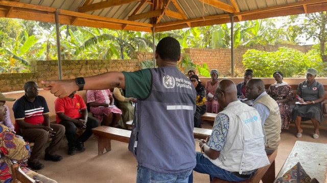 Au total, le virus Ebola se propage désormais dans cinq des 146 districts du pays dont Kampala. Alors qu'une épidémie a été déclaré dans la capitale ougandaise en janvier, indique le même média.