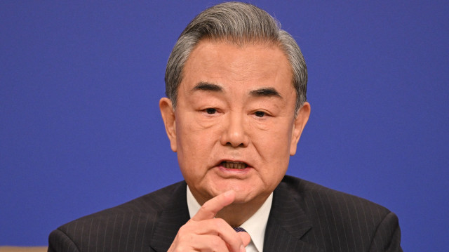 Le ministre chinois des affaires étrangères, Wang Yi, s'exprime lors d'une conférence de presse au cours de l'Assemblée populaire nationale (APN) à Pékin, le 7 mars 2025. 