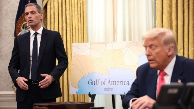 Rodolphe Saadé, PDG de CMA CGM, prononce un discours aux côtés du président américain Donald Trump avant que ce dernier ne signe des décrets dans le bureau ovale de la Maison Blanche, le 6 mars 2025 à Washington, DC.