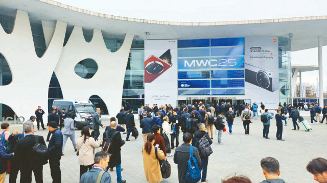 Barcelona Gran Via fuar alanı sabah saatlerinden itibaren binlerce teknoloji meraklısı ve profesyonelini ağırladı. 4 gün süren etkinlikteki yoğun ilgi ise dikkatlerden kaçmadı. 200 ülkeden 100 binden fazla katılımcı yenilikleri takip etme imkanı yakaladı.