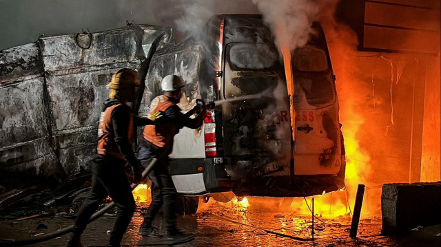 الدفاع المدني: حريق هائل في غزة وتدمير إسرائيل لمركباتنا يعيق إخماده