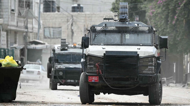 الضفة.. جنود إسرائيليون يعتدون على فلسطيني خلال اعتقاله بالخليل