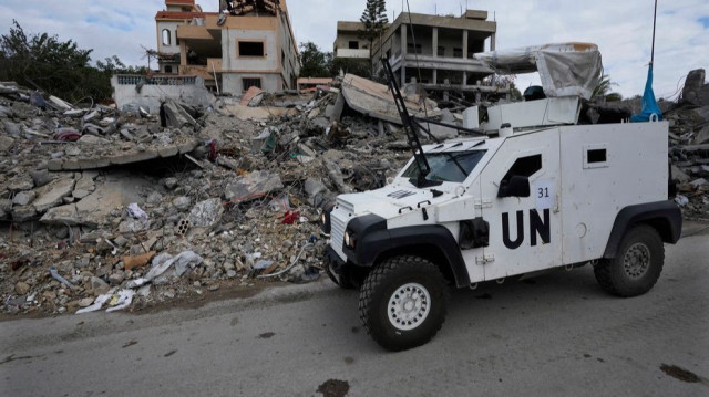Israel launches over 20 airstrikes on southern Lebanon despite ceasefire