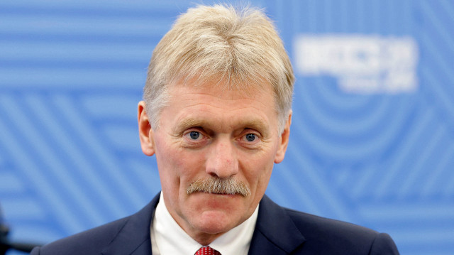 Le porte-parole du Kremlin, Dmitry Peskov, assiste à une réunion avec des membres de la délégation bolivienne en marge du sommet des BRICS à Kazan, le 24 octobre 2024.