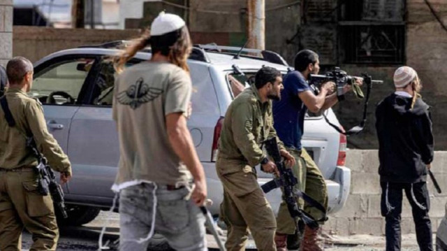 الضفة.. مستوطنون يصيبون 7 فلسطينيين ويحرقون ممتلكات ويخربون مزروعات