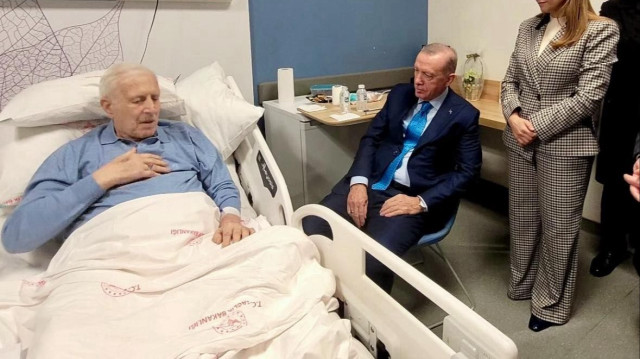 Cumhurbaşkanı Erdoğan, Abiş'i tedavi gördüğü hastanede ziyaret etmişti.