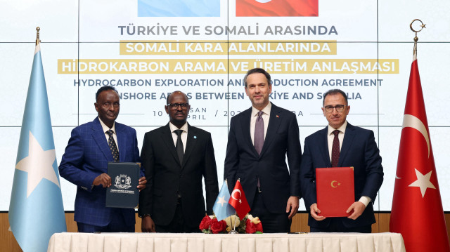 تركيا والصومال توقعان اتفاقية للتنقيب عن النفط والغاز بمناطق برية