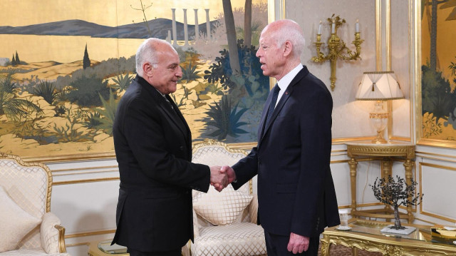 Le Président tunisien Kais Said reçoit le Ministre algérien des Affaires étrangères, Ahmed Attaf, en visite officielle en Tunisie, le 9 avril 2025.