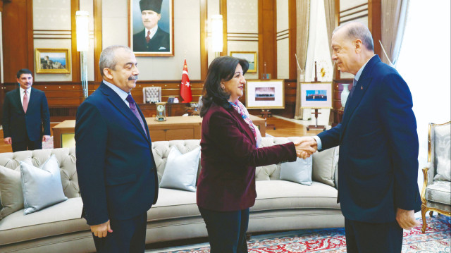Basına kapalı gerçekleştirilen görüşmede, AK Parti Genel Başkanvekili Efkan Ala ile MİT Başkanı İbrahim Kalın da hazır bulundu.
