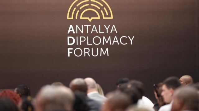 La rencontre s’est tenue en marge du Forum de la diplomatie d’Antalya, organisé en Türkiye sous le thème "Privilégier la diplomatie dans un monde divisé", qui se déroule sur trois jours.