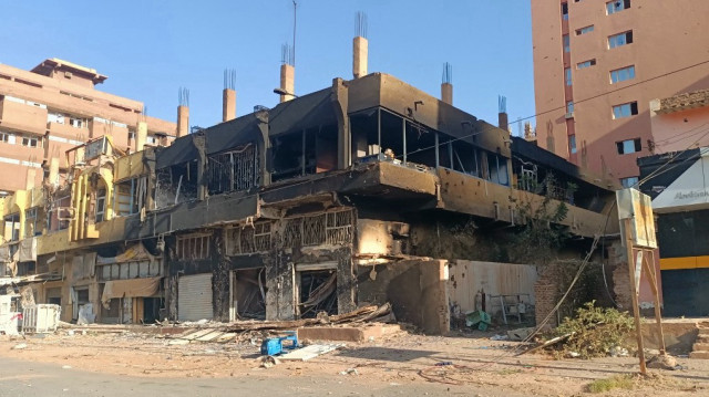 Une photo montre des bâtiments endommagés dans un quartier sud de Khartoum, le 29 mars 2025, après la reprise de la capitale par l'armée. Selon les Nations unies, Khartoum a vu plus de 3,5 millions de ses habitants fuir depuis le début de la guerre.