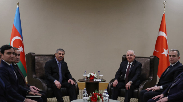 Yaşar Güler, ministre de la Défense nationale, a tenu une réunion bilatérale avec le général Zakir Hasanov, ministre de la Défense du pays frère, l'Azerbaïdjan, qui a participé au Forum de Diplomatie d'Antalya.
