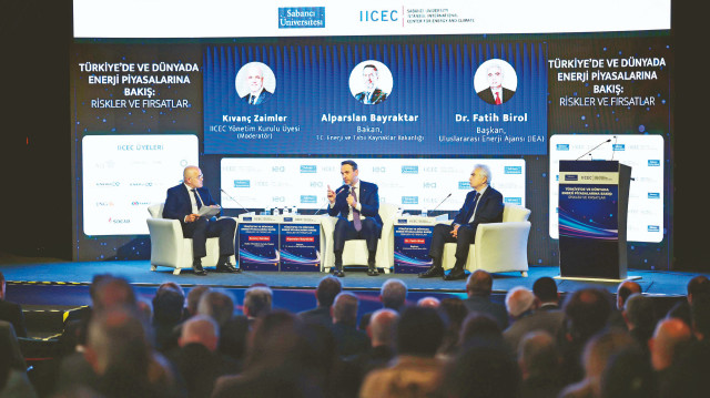 Enerji ve Tabii Kaynaklar Bakanı Alparslan Bayraktar enerji desteklerinin yeniden yapılandırılacağını ve sektörün finansmanla güçlendirileceğini vurguladı.