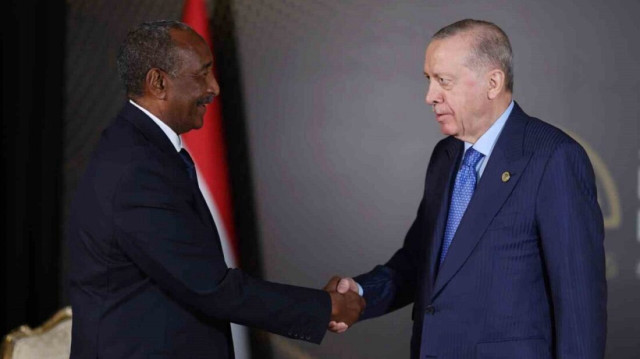 أردوغان يبحث مع البرهان العلاقات وقضايا إقليمية ودولية