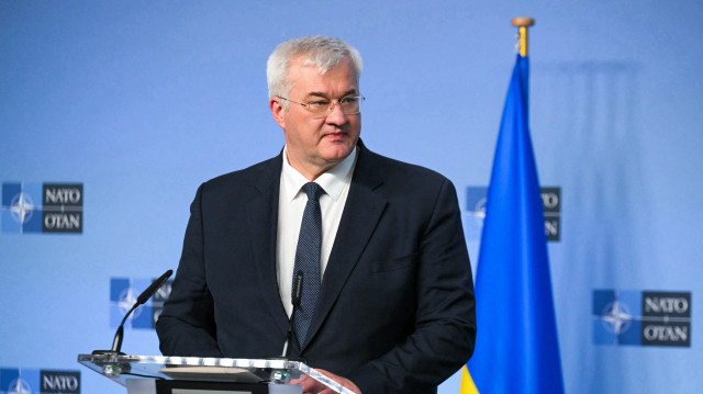 Le ministre ukrainien des Affaires étrangères, Andriy Sybiha, s'exprime lors d'une conférence de presse conjointe avec le secrétaire général de l'OTAN en marge d'une réunion du Conseil de l'Atlantique Nord en session des ministres des Affaires étrangères avec les partenaires indo-pacifiques, l'Australie, le Japon, la Nouvelle-Zélande et la République de Corée, au siège de l'OTAN à Bruxelles, le 3 avril 2025.