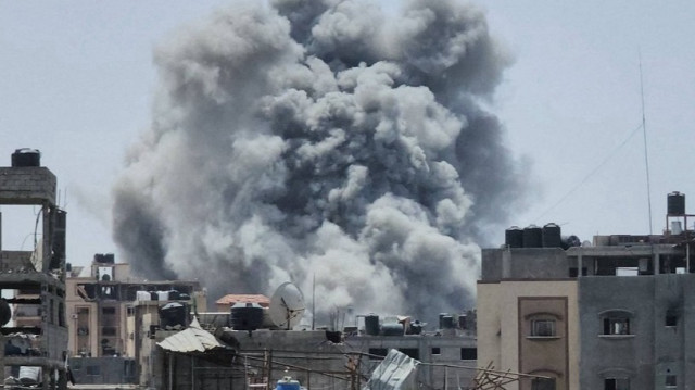 استشهاد 3 فلسطينيين بقصف الاحتلال منزلا بغزة وخيمة نازحين في خان يونس