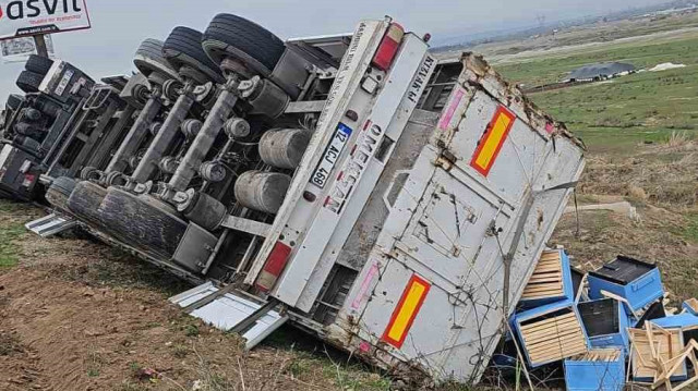 Diyarbakır'daki kazada sürücü yaralandı.