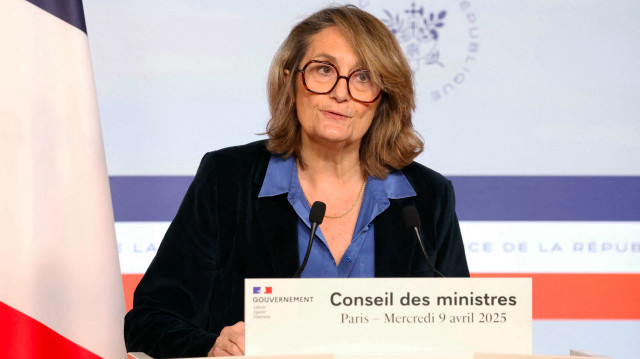 La ministre déléguée française et porte-parole du gouvernement, Sophie Primas, tient une conférence de presse à l'issue du conseil des ministres hebdomadaire, à l'immeuble Ségur à Paris, le 9 avril 2025.