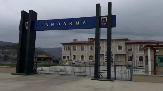 Kastamonu'da kendilerini jandarma personeli olarak tanıtan 3 dolandırıcı yakalandı