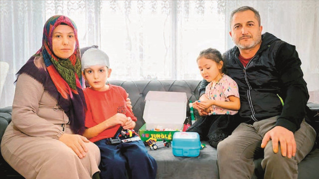 Sahipsiz köpeklerin saldırısında ağır yaralanan Tunahan Yılmaz ve ailesi