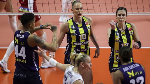 Fenerbahçe finalde Vakıfbank'ın rakibi oldu.