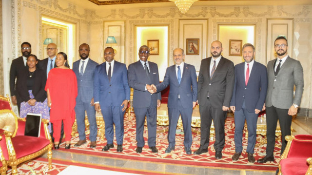 S. E. Teodoro Nguema Obiang Mangue, vice-président de la de Guinée équatoriale, Nuri Albayrak, vice-président du groupe Albayrak, Muhammet Fatih Albayrak, membre du conseil d'administration du groupe, ainsi qu'Ali Fuat Ustahaliloğlu et Oğulcan Sağlamer, représentants de la société.