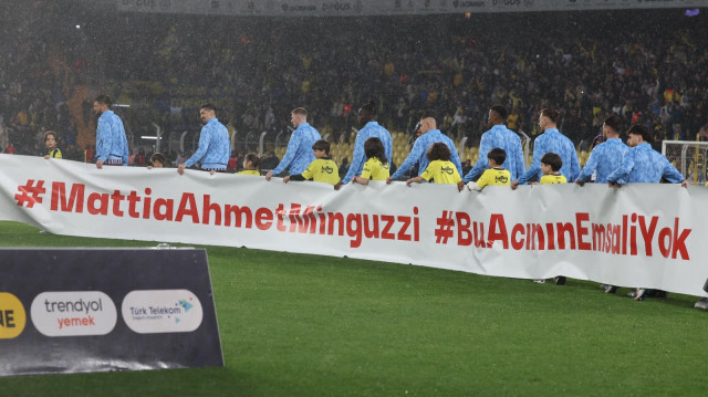 Trabzonspor takımı, 'Mattia Ahmet Minguzzi' pankartlıyla sahaya çıkmıştı.