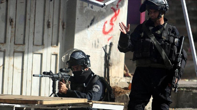 الضفة.. الاحتلال الإسرائيلي يطلق النار على فلسطيني ويعتقله