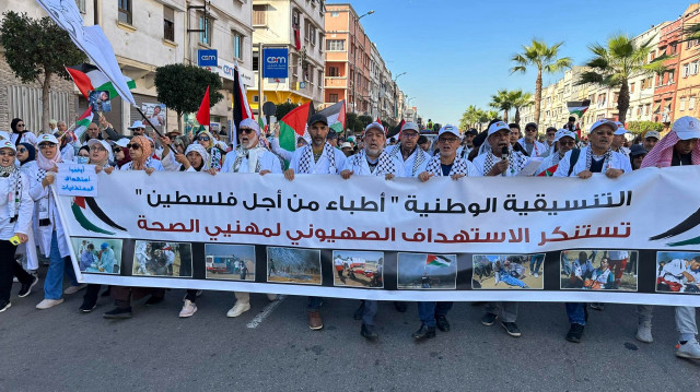 "صمودكم يلهمنا".. وقفة لأطباء في المغرب تضامنا مع نظرائهم بغزة