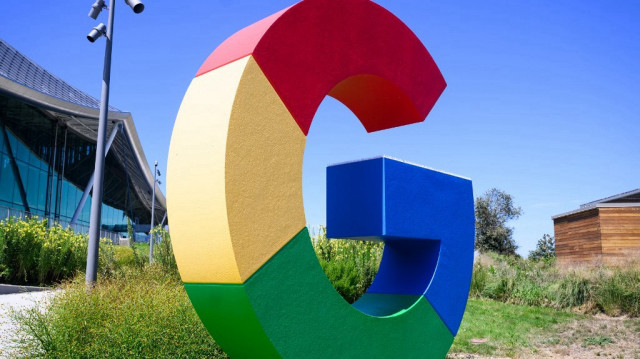 La Commission japonaise pour la concurrence accuse Google d'entraver la concurrence sur le marché des smartphones Android.