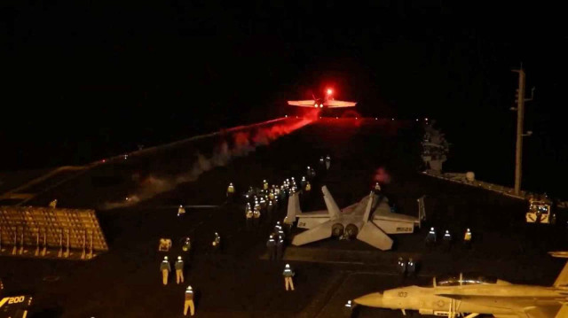 الحوثي.. 15 غارة أمريكية تستهدف جزيرة كمران غرب اليمن