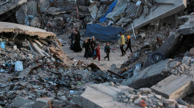 الاحتلال يقتل فلسطينيين اثنين بقصف خيمة تؤوي نازحين جنوبي غزة
