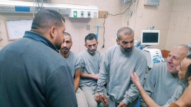 الاحتلال يفرج عن 10 فلسطينيين من غزة