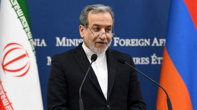 Le ministre iranien des Affaires étrangères, Abbas Araghchi, assiste à une conférence de presse conjointe avec son homologue arménien à l’issue de leurs entretiens à Erevan, le 25 mars 2025.