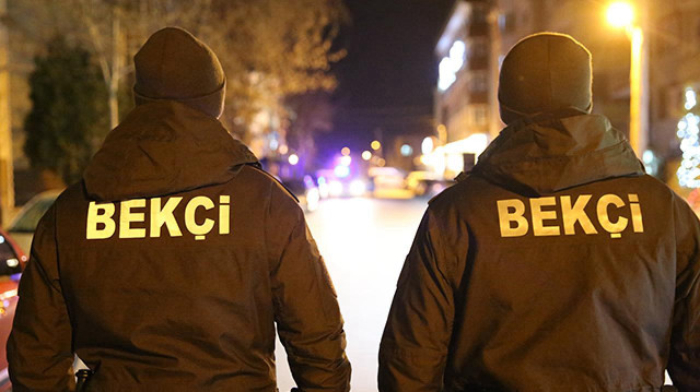 Kimlik sorgusunda mahalle bekçisini bıçakladılar