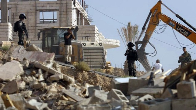 الاحتلال الإسرائيلي يهدم منزل فلسطينيين قتلهما في جنين