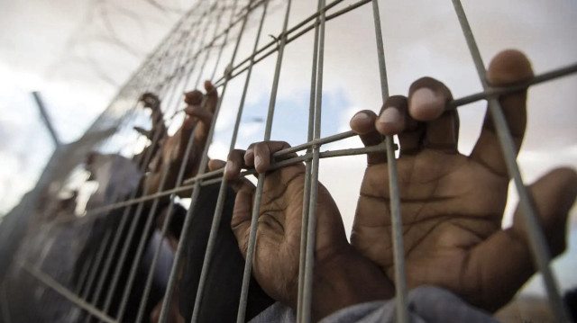 حماس تدعو لاعتبار الخميس يوما عالميا للتضامن مع الأسرى بسجون الاحتلال
